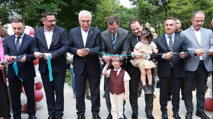 1 GÜNDE 4 AÇILIŞ: DUDAYEV PARKI VE KAFELER HİZMETE AÇILDI