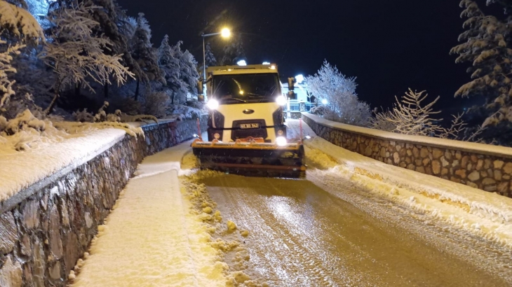 TOKAT BELEDİYESİ KARLA MÜCADELEDE TÜM EKİPLERİYLE SAHADA