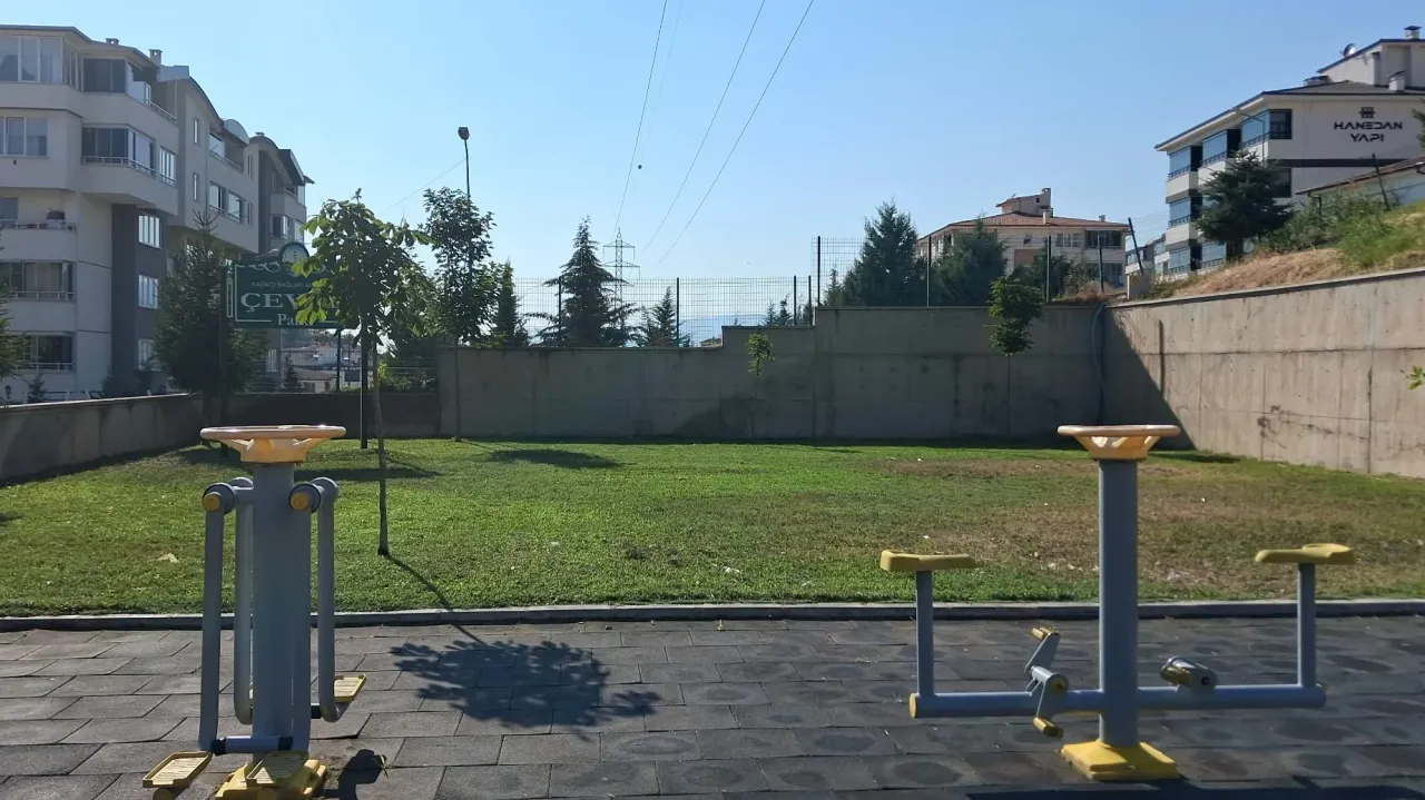 Çim biçme çalışmaları