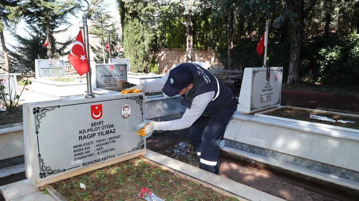 BAYRAM ÖNCESİ MEZARLIKLARDA KAPSAMLI ÇALIŞMA
