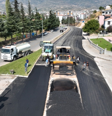DENİZLİ CADDESİ BAŞTAN SONA YENİLENDİ