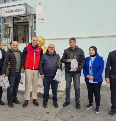 TOKAT BELEDİYESİNDEN ANLAMLI 24 KASIM HEDİYESİ: 5 BİN FİDAN ÖĞRETMENLERLE BULUŞTU