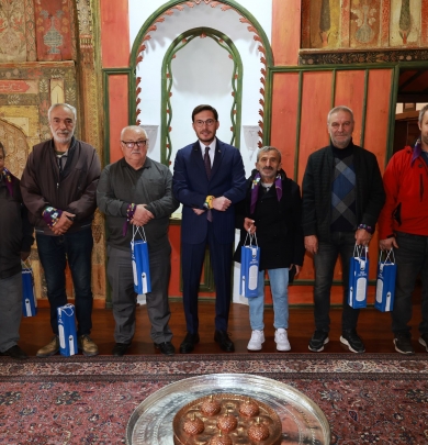 YENİ DÜKKANLARINA KAVUŞAN AYAKKABI BOYACILARI'NDAN BAŞKAN YAZICIOĞLU’NA TEŞEKKÜR ZİYARETİ