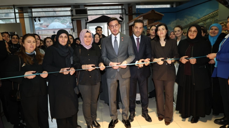 BELMEK KURSLARINDA ŞEKİLLENEN ÇİNİLER GÖRÜCÜYE ÇIKTI