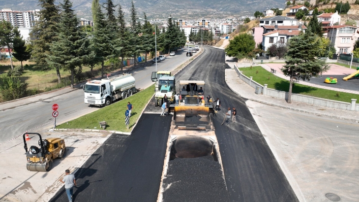 DENİZLİ CADDESİ BAŞTAN SONA YENİLENDİ