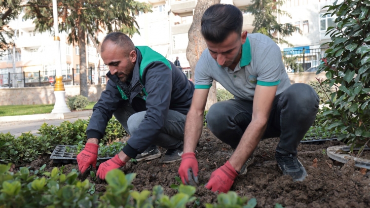 PARK VE BAHÇELER ŞEHRİN HER NOKTASINDA KESİNTİSİZ ÇALIŞMA DEVAM EDİYOR