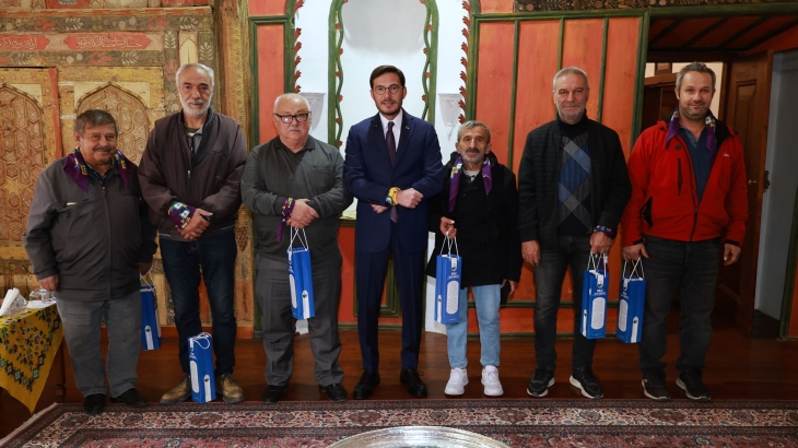 YENİ DÜKKANLARINA KAVUŞAN AYAKKABI BOYACILARI'NDAN BAŞKAN YAZICIOĞLU’NA TEŞEKKÜR ZİYARETİ